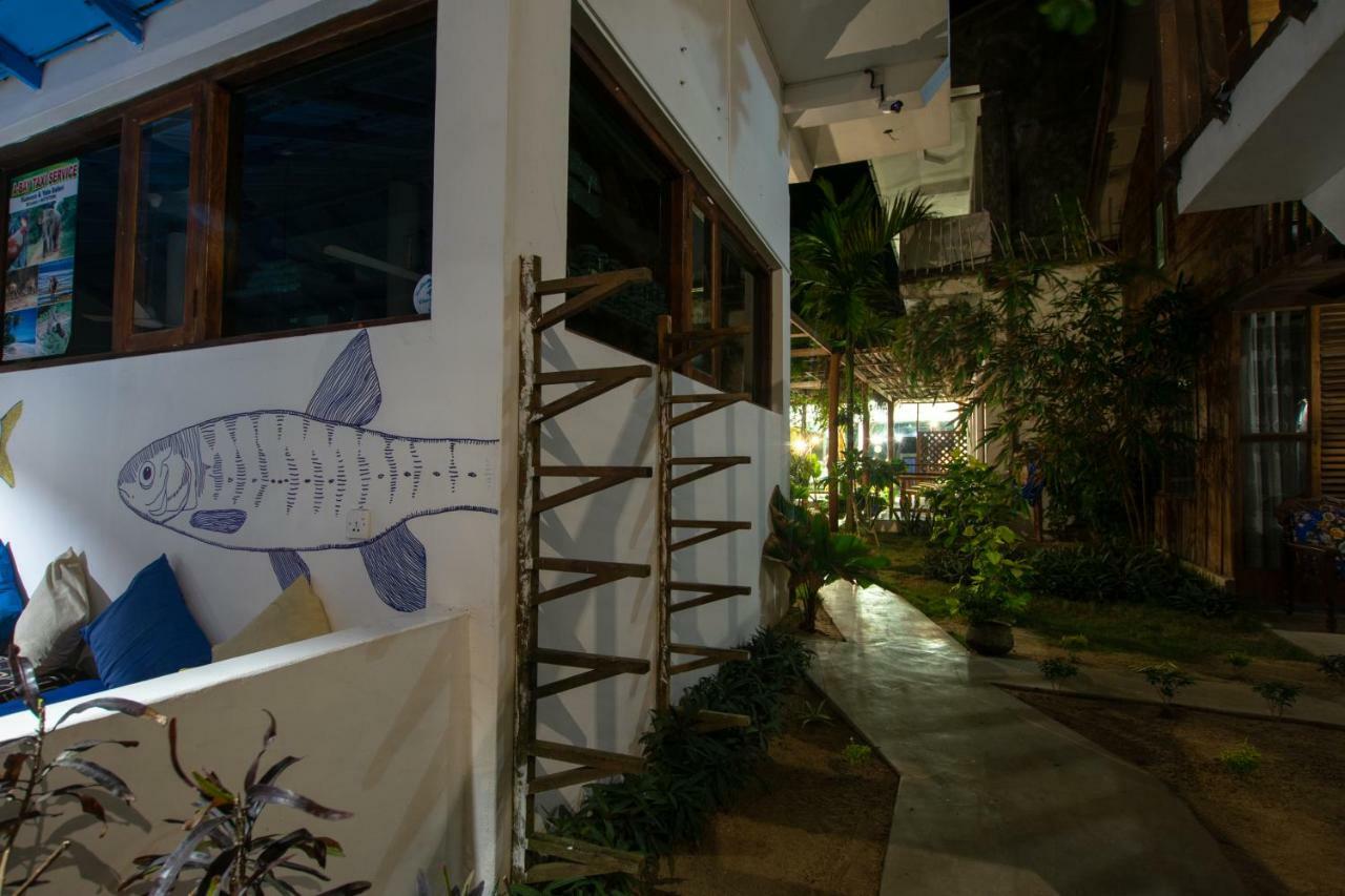 Water Edge Hotel & Restaurant อารูกัมเบย์ ภายนอก รูปภาพ