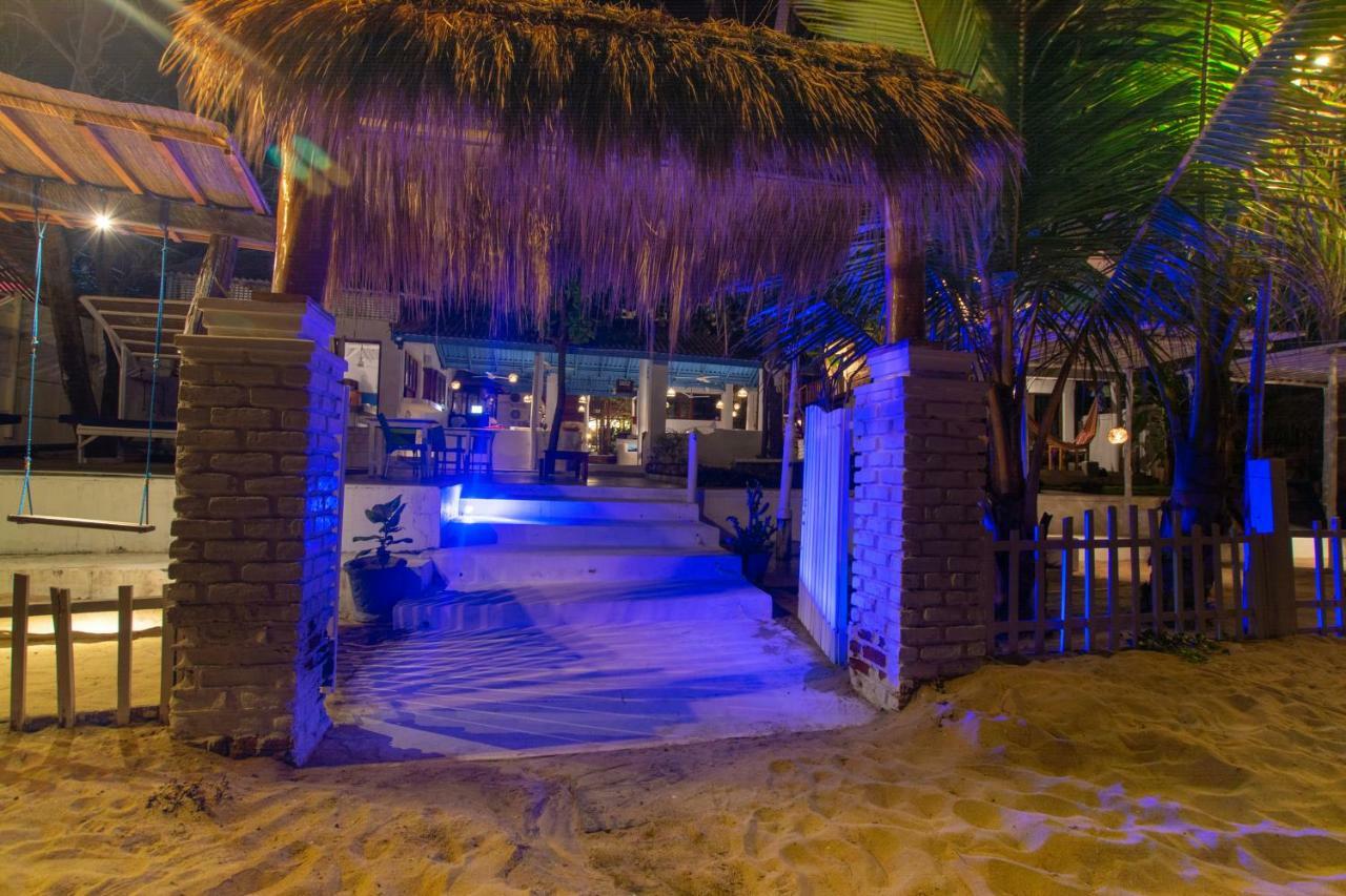 Water Edge Hotel & Restaurant อารูกัมเบย์ ภายนอก รูปภาพ