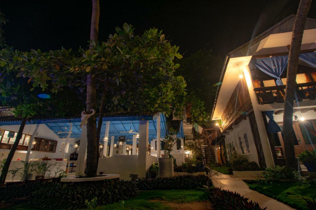 Water Edge Hotel & Restaurant อารูกัมเบย์ ภายนอก รูปภาพ