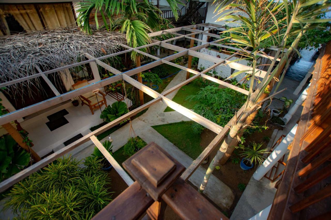Water Edge Hotel & Restaurant อารูกัมเบย์ ภายนอก รูปภาพ
