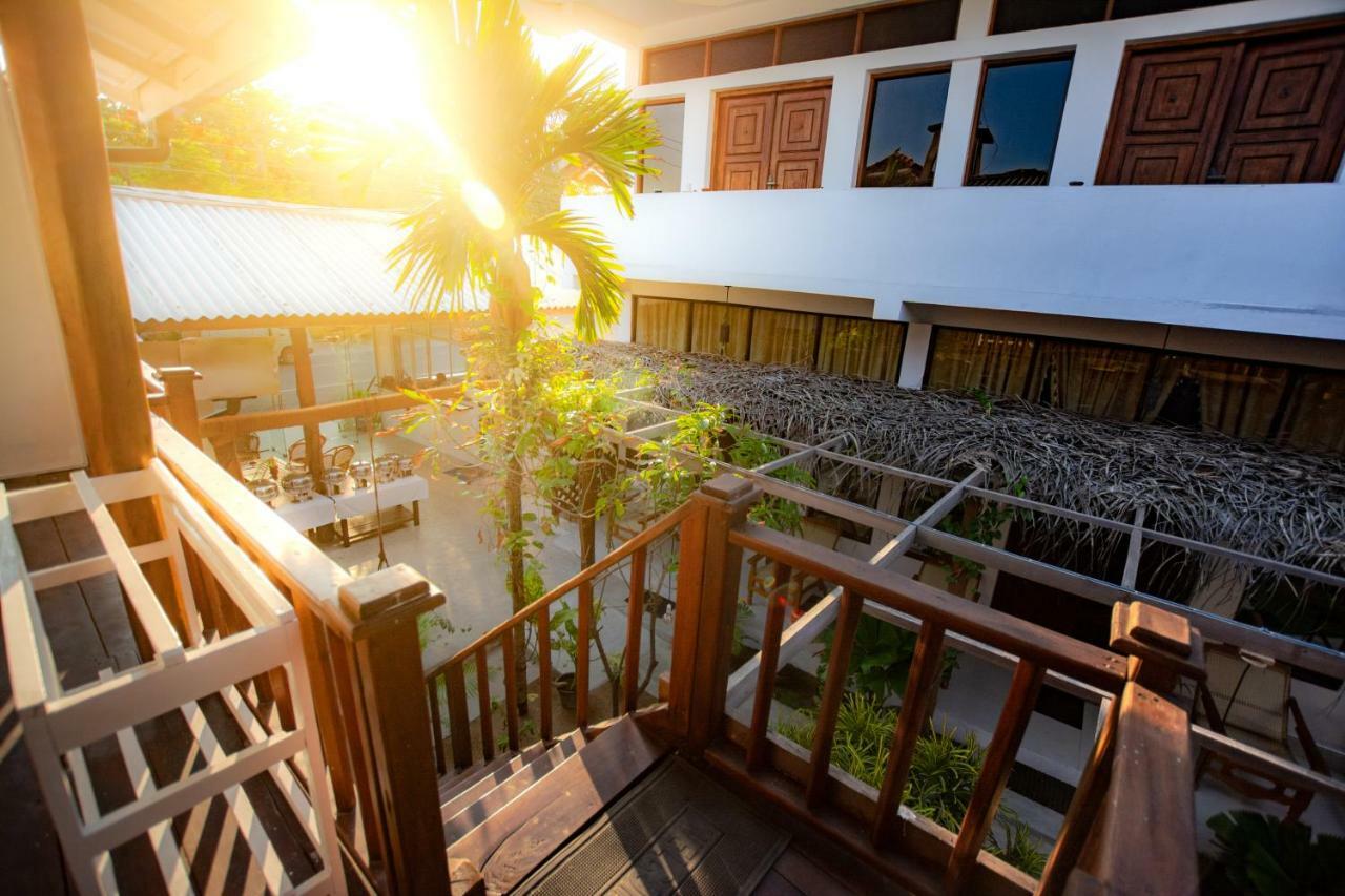Water Edge Hotel & Restaurant อารูกัมเบย์ ภายนอก รูปภาพ
