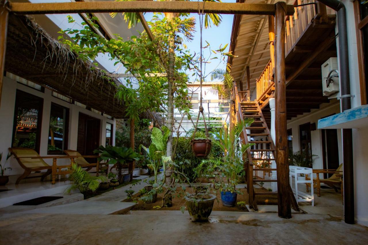 Water Edge Hotel & Restaurant อารูกัมเบย์ ภายนอก รูปภาพ