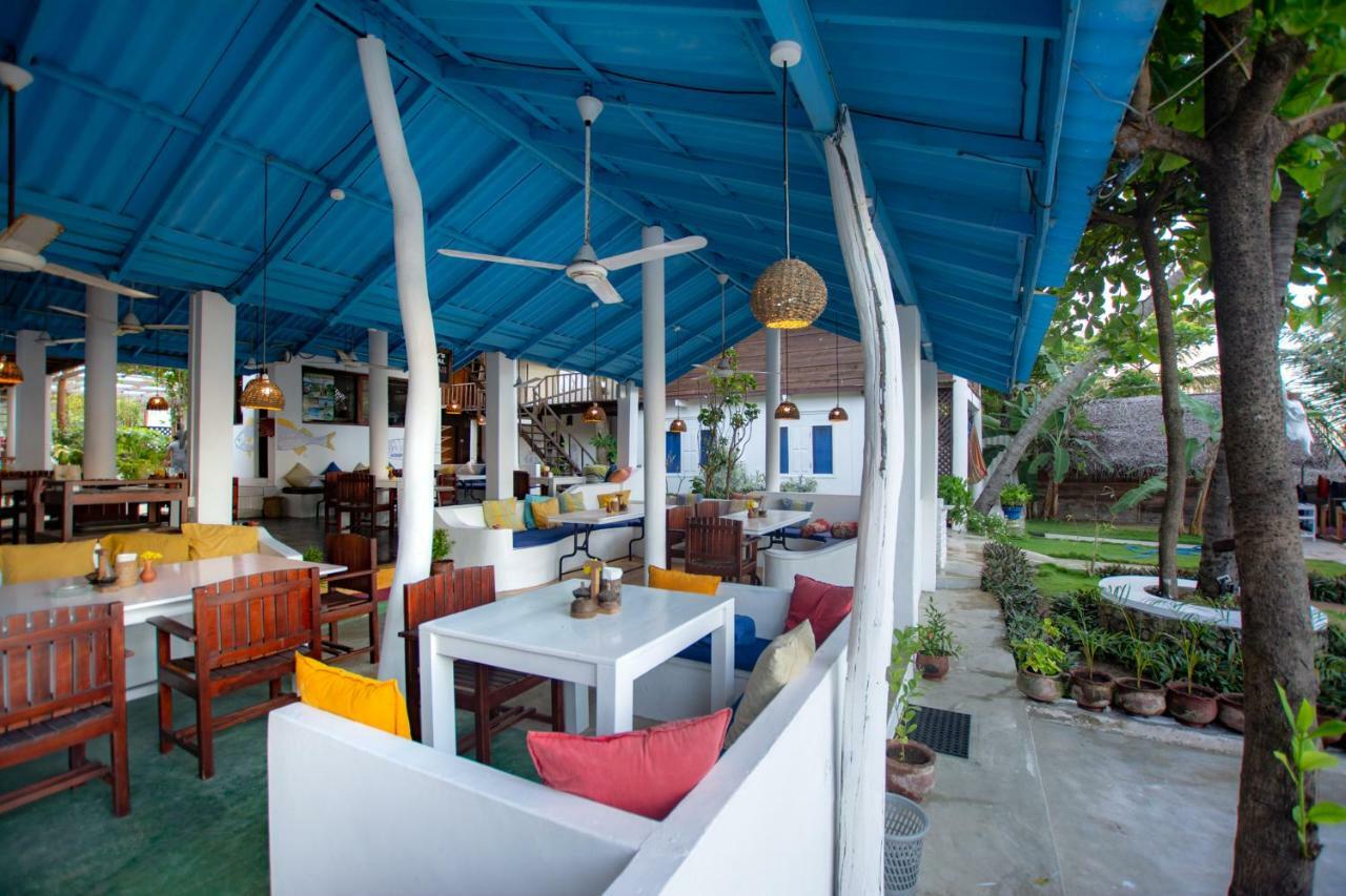 Water Edge Hotel & Restaurant อารูกัมเบย์ ภายนอก รูปภาพ