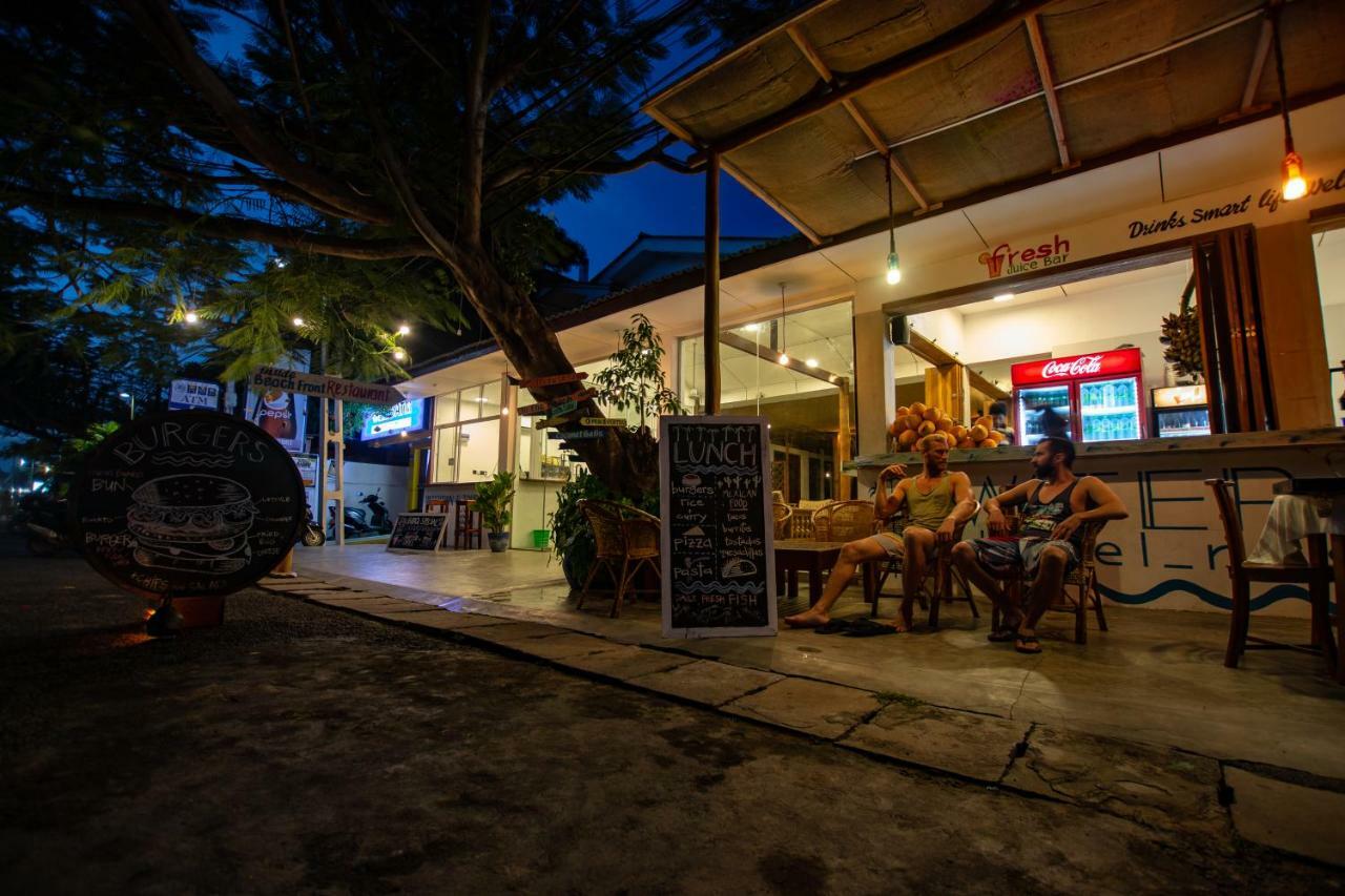 Water Edge Hotel & Restaurant อารูกัมเบย์ ภายนอก รูปภาพ