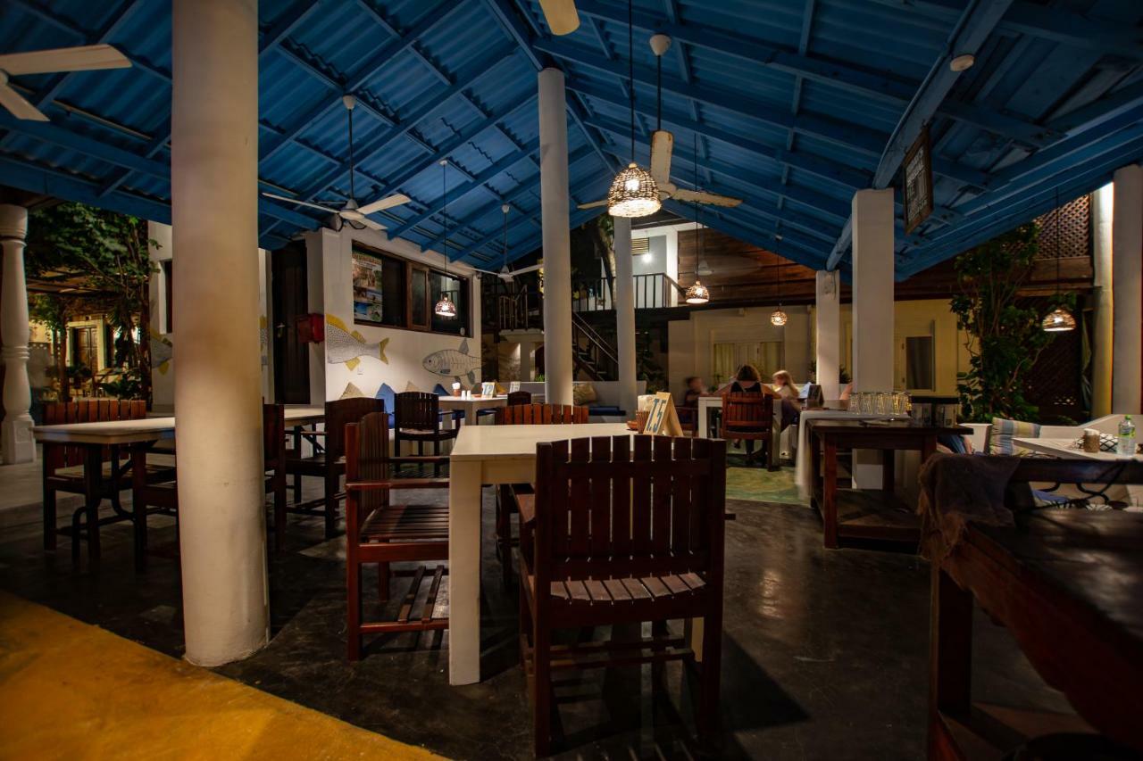 Water Edge Hotel & Restaurant อารูกัมเบย์ ภายนอก รูปภาพ