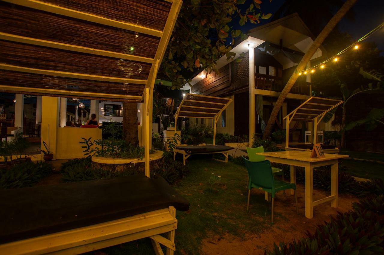 Water Edge Hotel & Restaurant อารูกัมเบย์ ภายนอก รูปภาพ