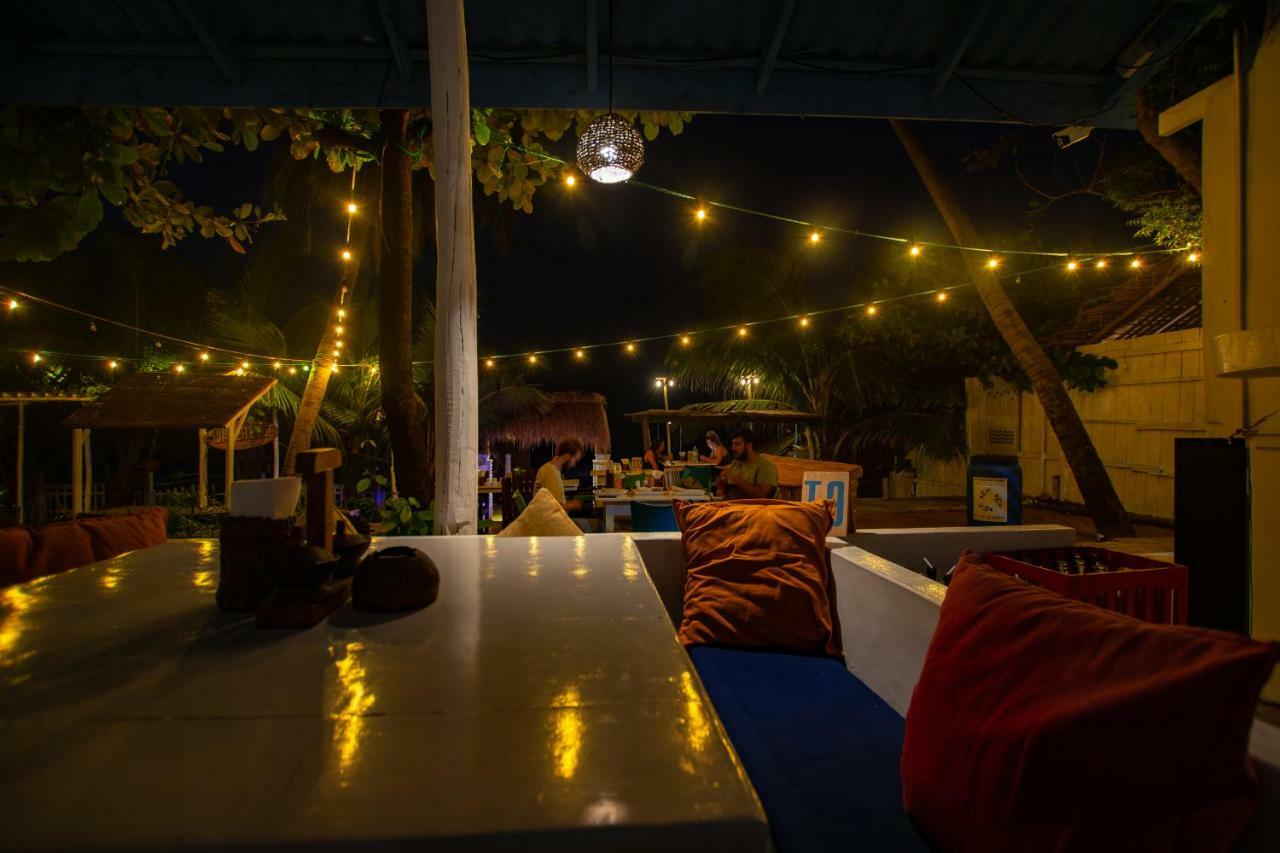 Water Edge Hotel & Restaurant อารูกัมเบย์ ภายนอก รูปภาพ